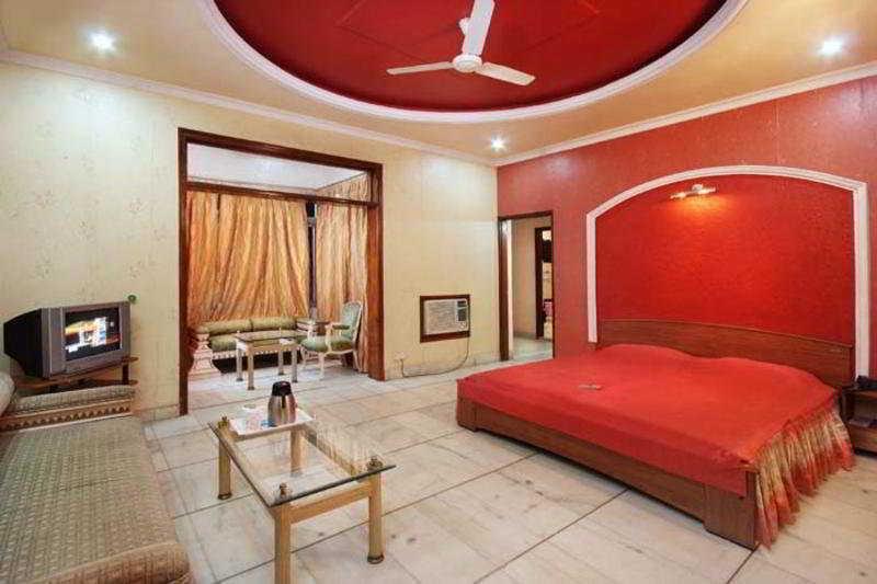 Hotel Mandakini Palace Канпур Номер фото