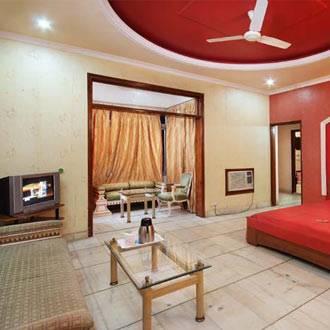 Hotel Mandakini Palace Канпур Экстерьер фото
